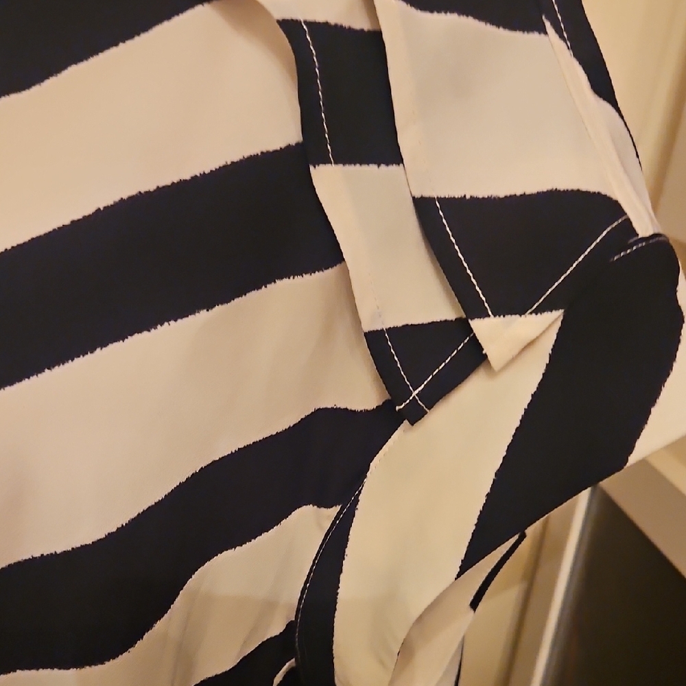 Gracia Monochrome Striped Shirt - Picture 4 of 12